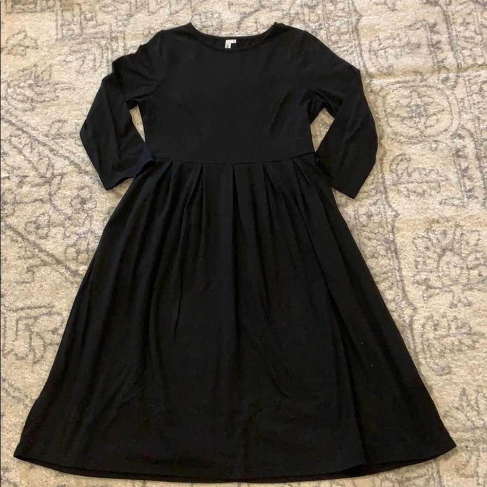 Black dress with pockets